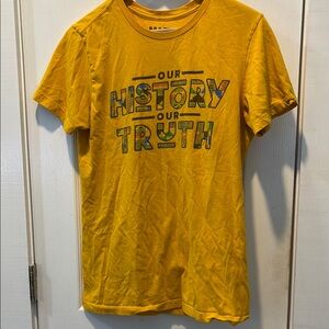 Yellow Graphic T-Shirt Size M